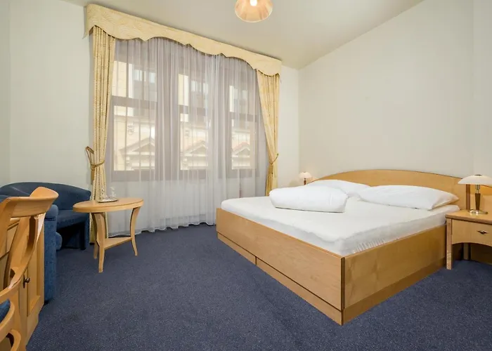 Zlaty Lev Otel 4*